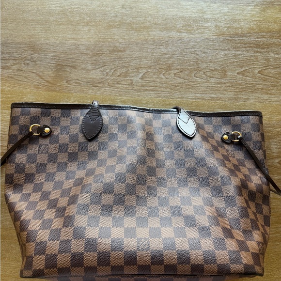 Louis Vuitton mm Neverfull Bag - Picture 5 of 6